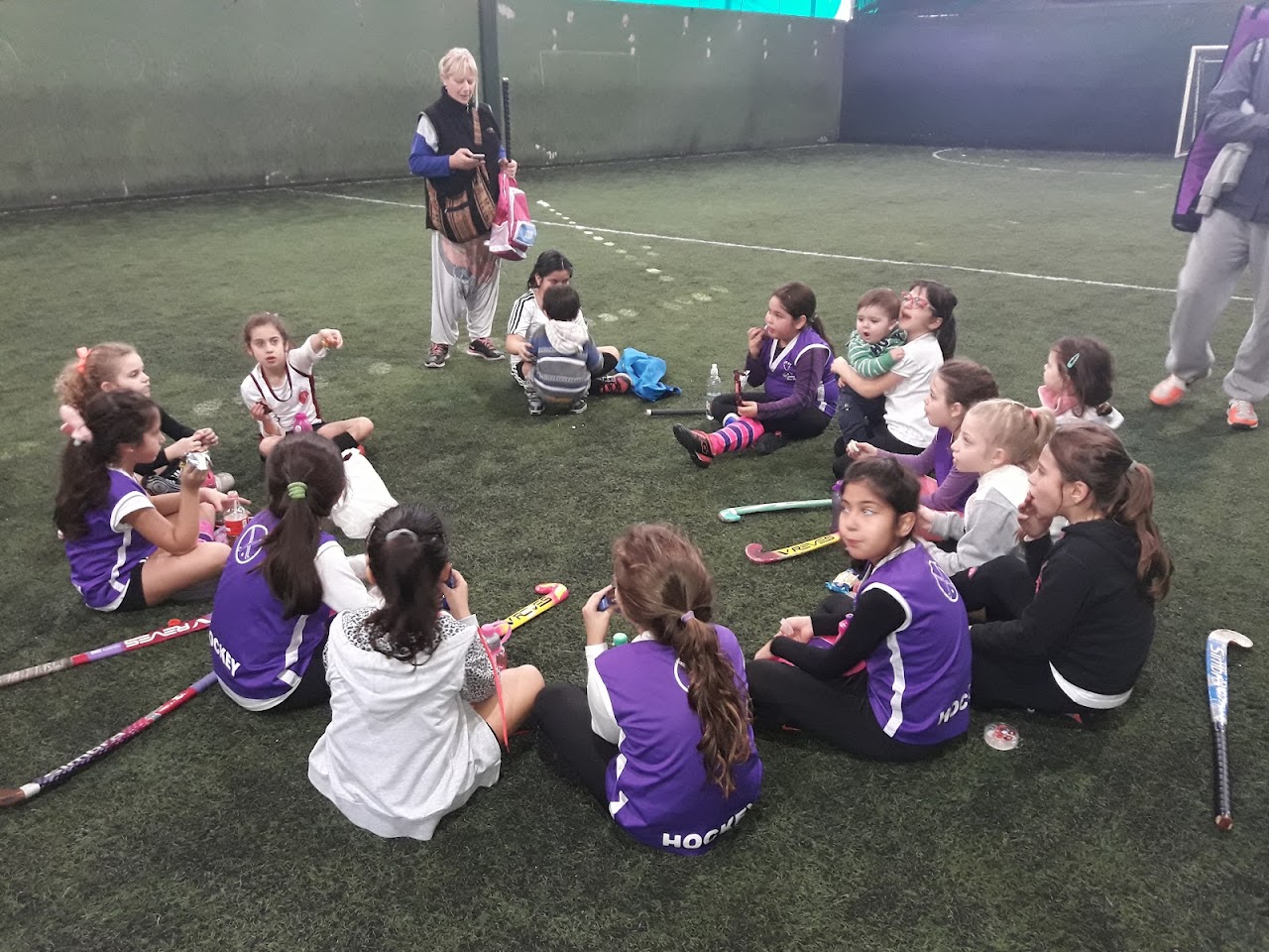 Cancha de La Casona usada por un equipo infantil